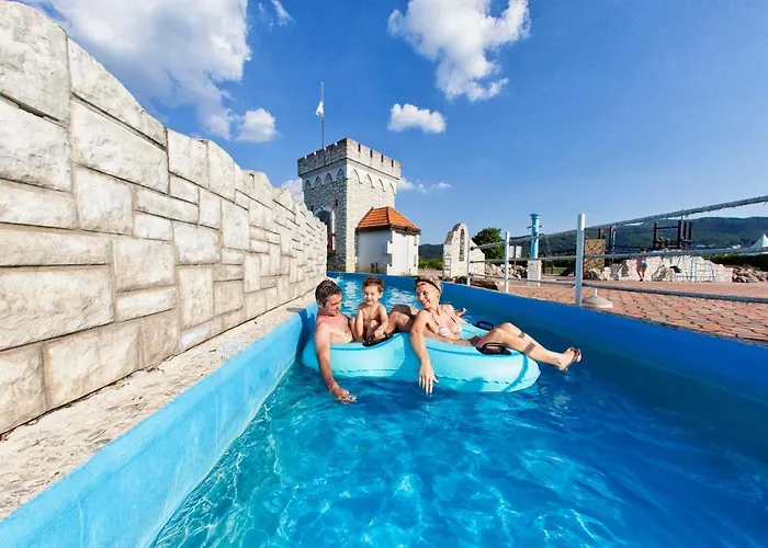 Terme Catez - Druzinski Apartma S Kartami